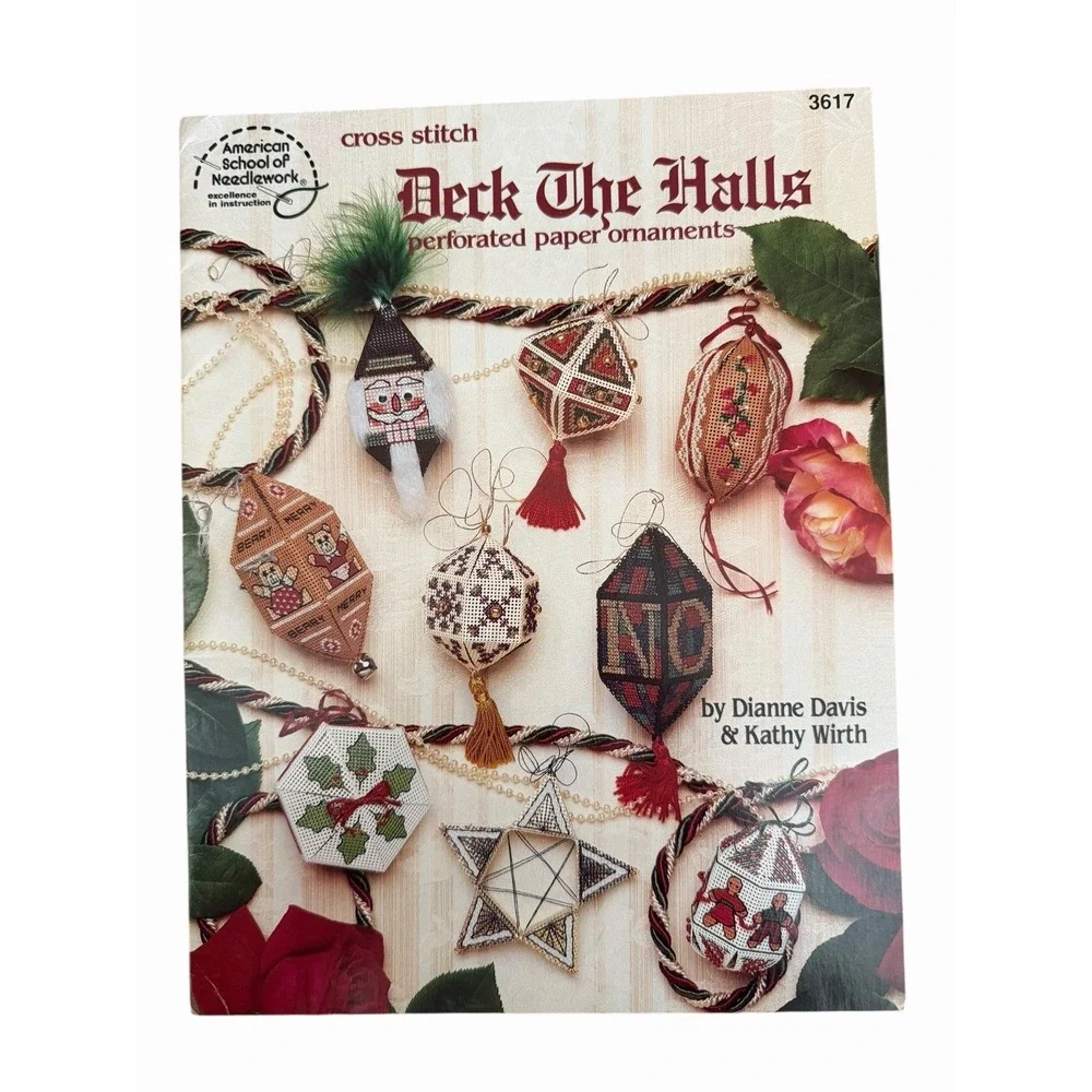 Christmas Ornaments 3D Plastic Canvas Pattern Instruction Books Vintage  Lot 4‎